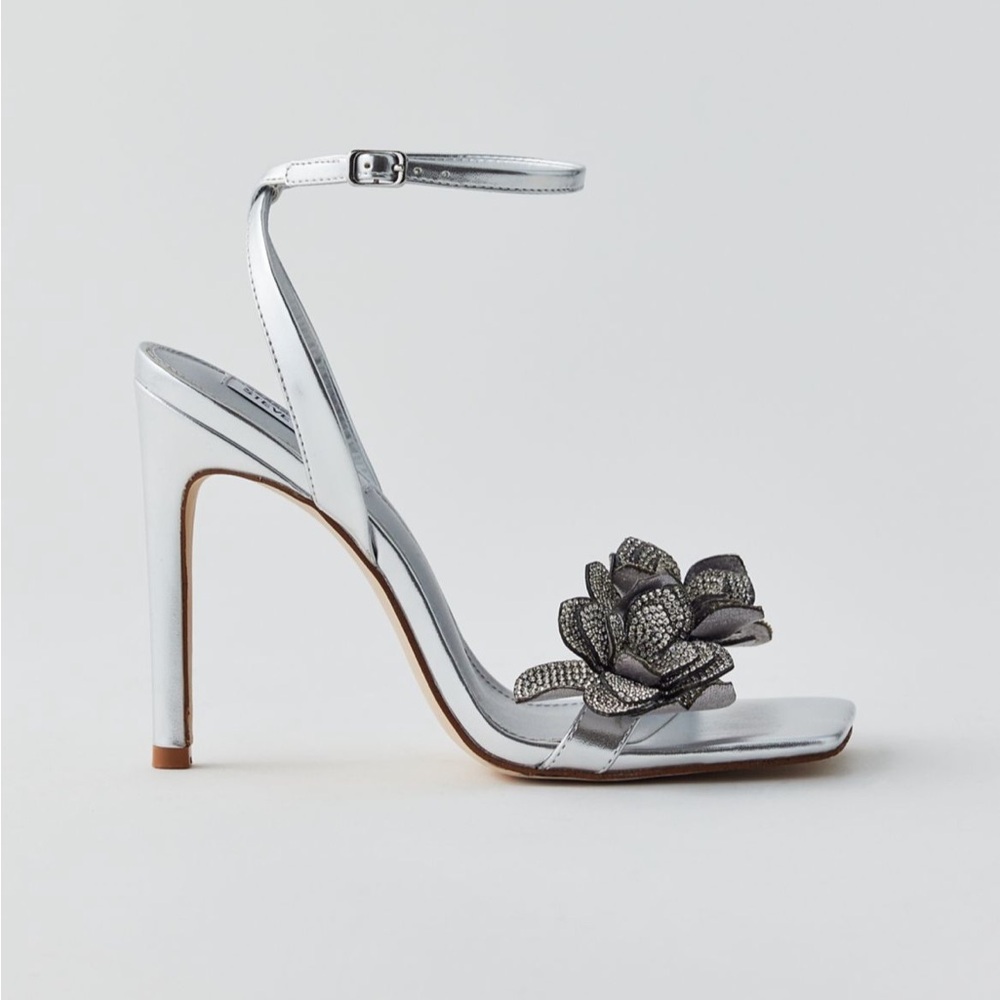 NWT Steve Madden Ulyana Ankle Strappy Heeled Sandal